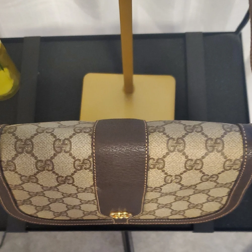 G19- Gucci Shoulder Bag/Crossbody - Picture 8 of 11